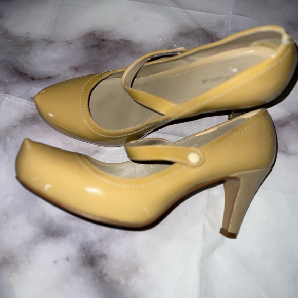 Andrea woman’s patent Mary Jane styled leather heels - Picture 14 of 14